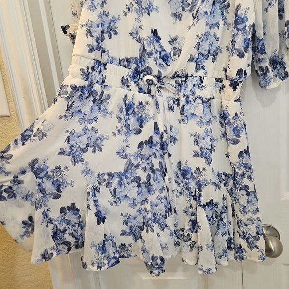 Trixxi Floral Romper – Size XL – Blue & White Boho Style - Picture 4 of 9